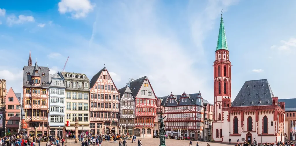 Römerberg, Frankfurt: construções tradicionais em enxaimel revelam o lado histórico de uma das cidades mais modernas da Alemanha.